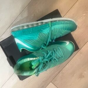 Nike Air Max LeBron X Low Sneakers Size 9